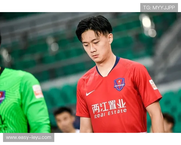 听说蒋圣龙连球鞋都定制成家族徽章了，这档次也太隐形炫富了吧？