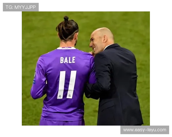 在齐达内体系下本泽马与莫拉塔锋线角色分化趋势