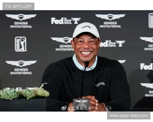 泰格·伍兹居然在豪宅里偷偷练杆？这生活节奏差太远了吧！