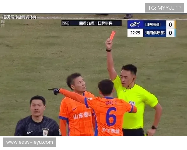 严重犯规判罚的关键标准是什么？裁判如何界定红牌情形