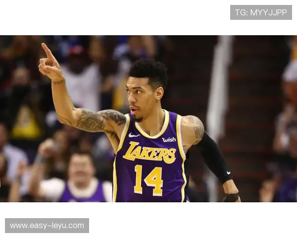 丹尼·格林三分效率提升显著 制造掩护拉开进攻空间