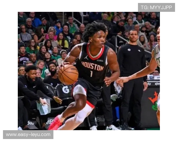 斯蒂芬·卡斯尔利用无球跑动提升投篮效率拉开球队空间