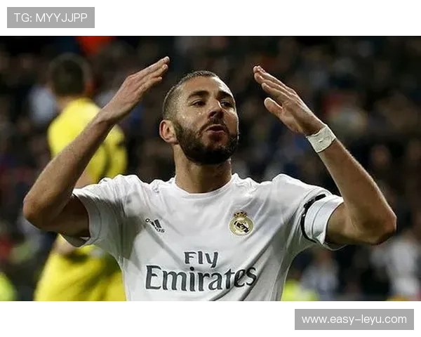 本泽马 vs 齐达内：进攻核心与中场大师的战术角色差异